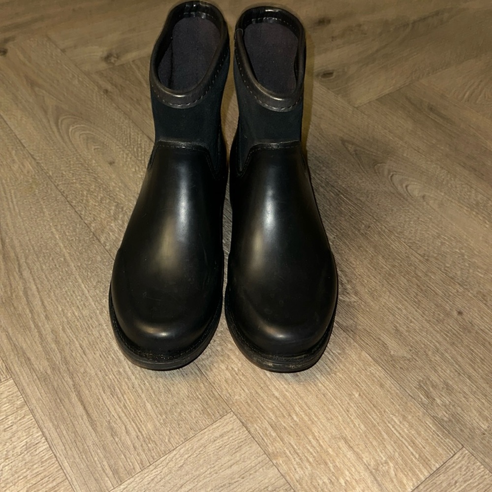 Ugg rain boots